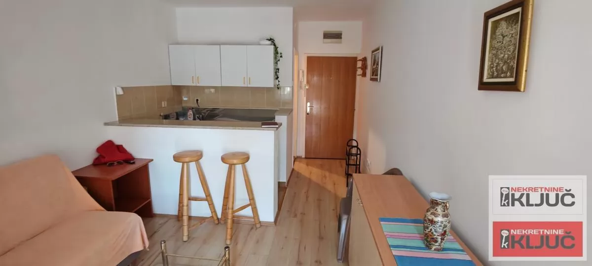 dobra garsonjera u blizini Sajma 2