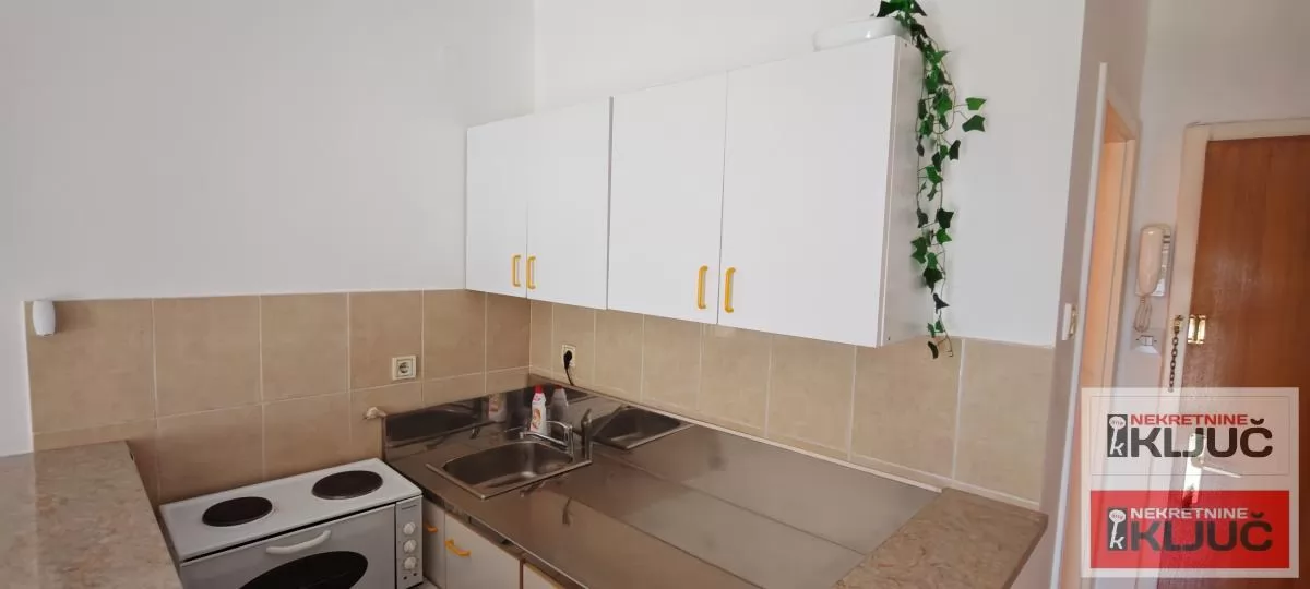 dobra garsonjera u blizini Sajma 5