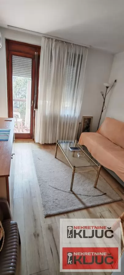 dobra garsonjera u blizini Sajma 6