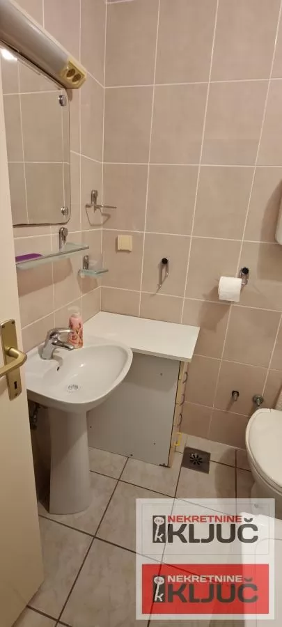 dobra garsonjera u blizini Sajma 8