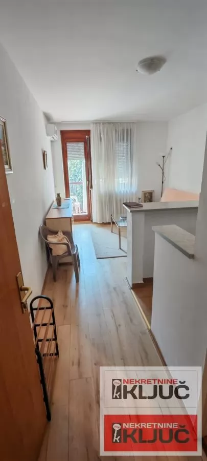 dobra garsonjera u blizini Sajma 9