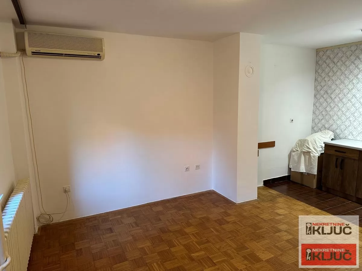 NOVO NASELJE, 27m2+2m2, Garsonjera, Useljiva 2