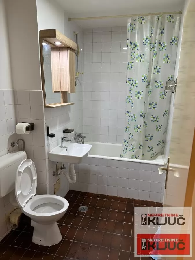 NOVO NASELJE, 27m2+2m2, Garsonjera, Useljiva 4