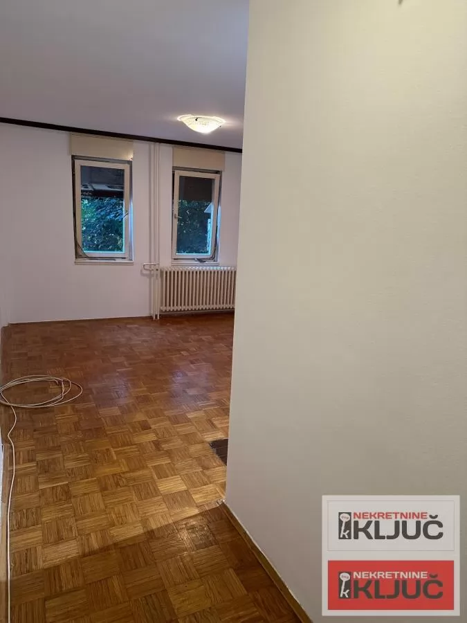 NOVO NASELJE, 27m2+2m2, Garsonjera, Useljiva 5
