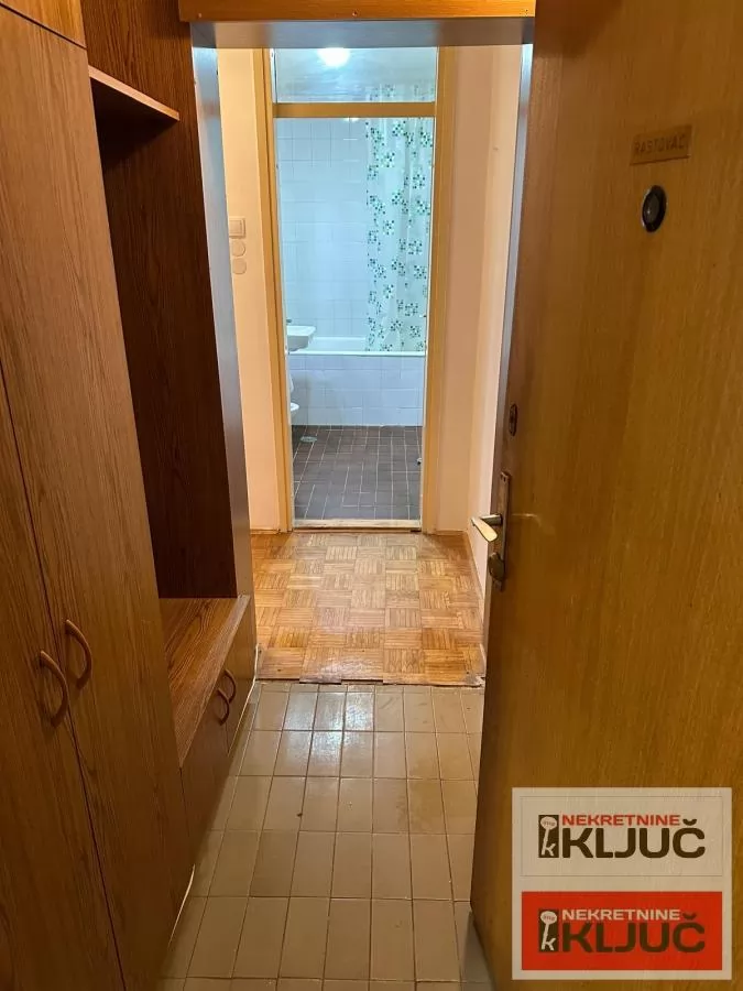 NOVO NASELJE, 27m2+2m2, Garsonjera, Useljiva 6