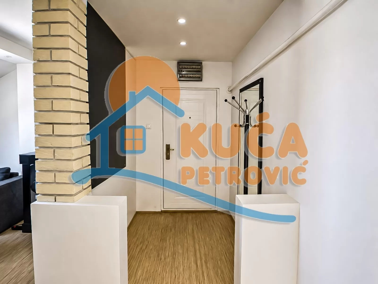 Trosoban stan, 72 m2, Medijana, Rentgenova ID: p-016981 2