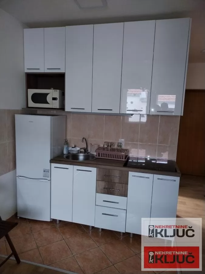 Bulevar oslobodjenja,22 m2,garsonjera,nameštena 3