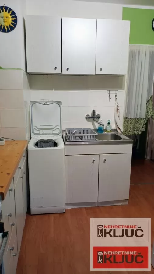 DETELINARA, 47m2, Dvosoban, 1. sprat,polunamešten 3