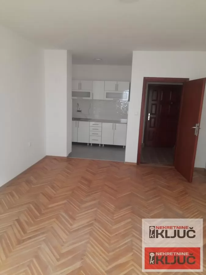 Odlican stan preko puta Futoske pijace 1