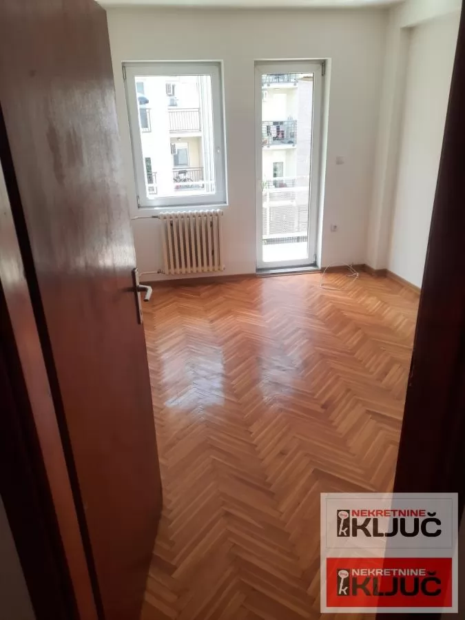 Odlican stan preko puta Futoske pijace 2
