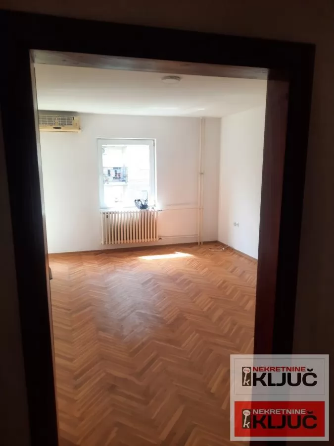 Odlican stan preko puta Futoske pijace 4
