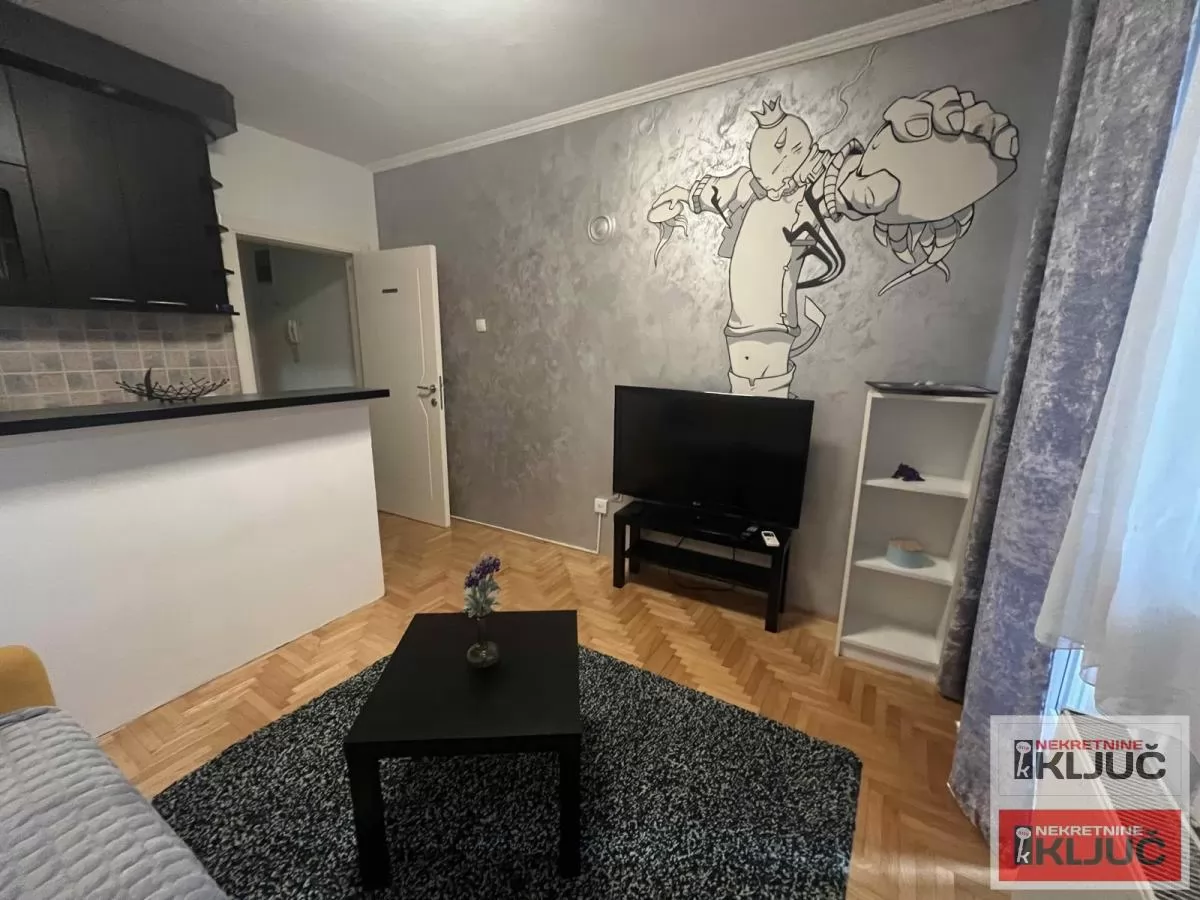 Odlicna garsonjera na Grbavici 1