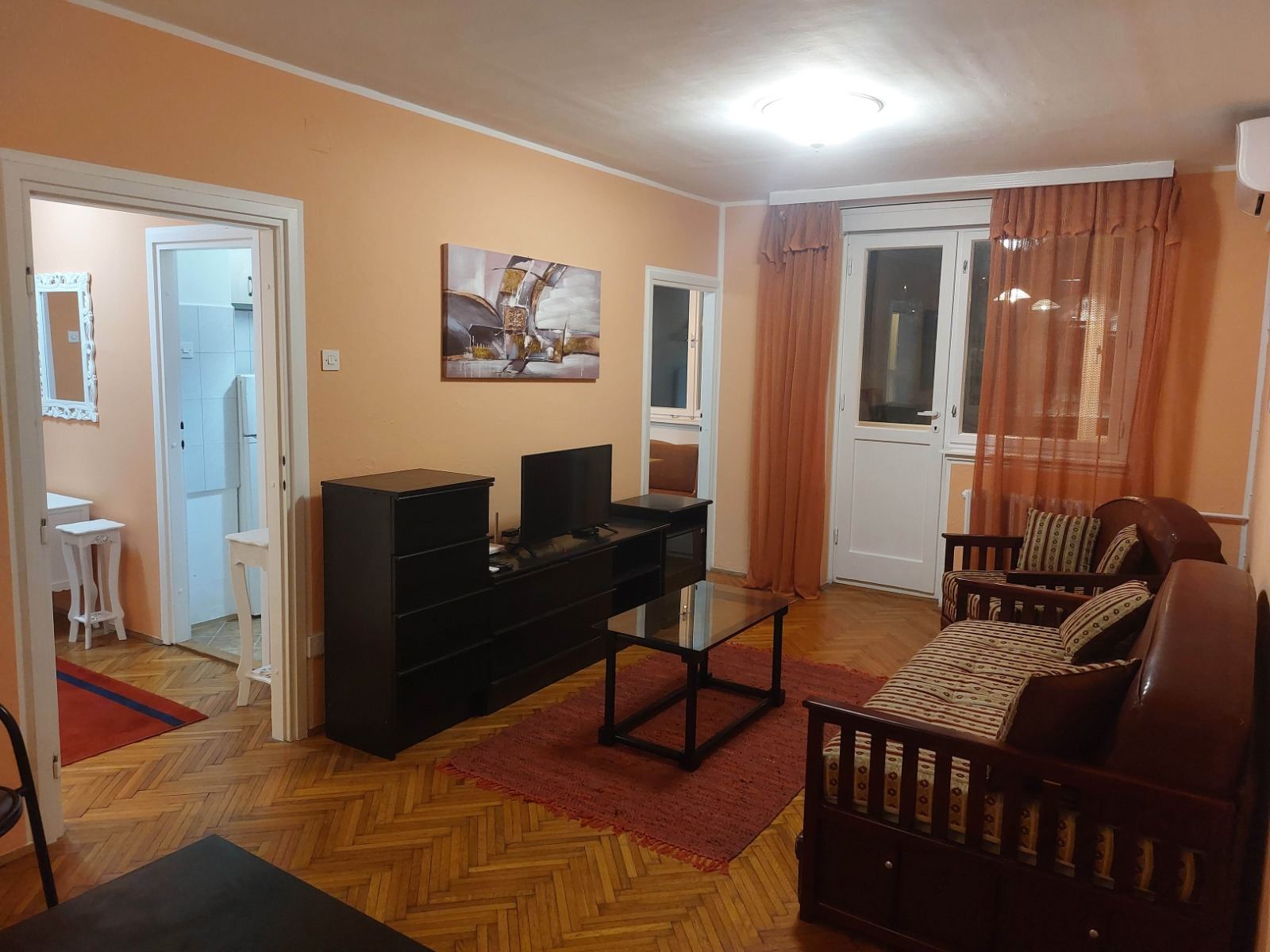 Izdajem stan kod hotela Srbija 1
