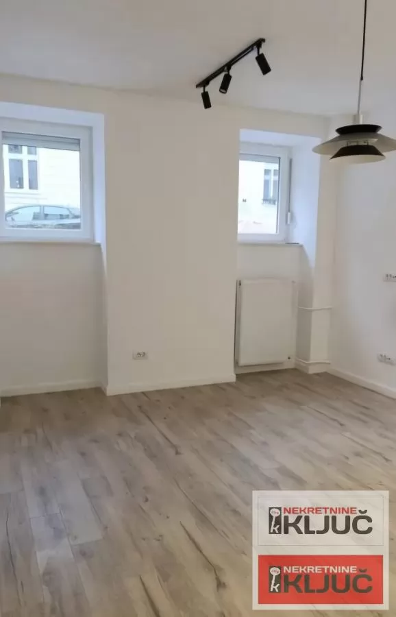 CENTAR, 31m2, Jednosoban, Renoviran, Polusuteren 2