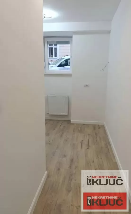 CENTAR, 31m2, Jednosoban, Renoviran, Polusuteren 3