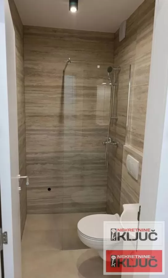 CENTAR, 31m2, Jednosoban, Renoviran, Polusuteren 5
