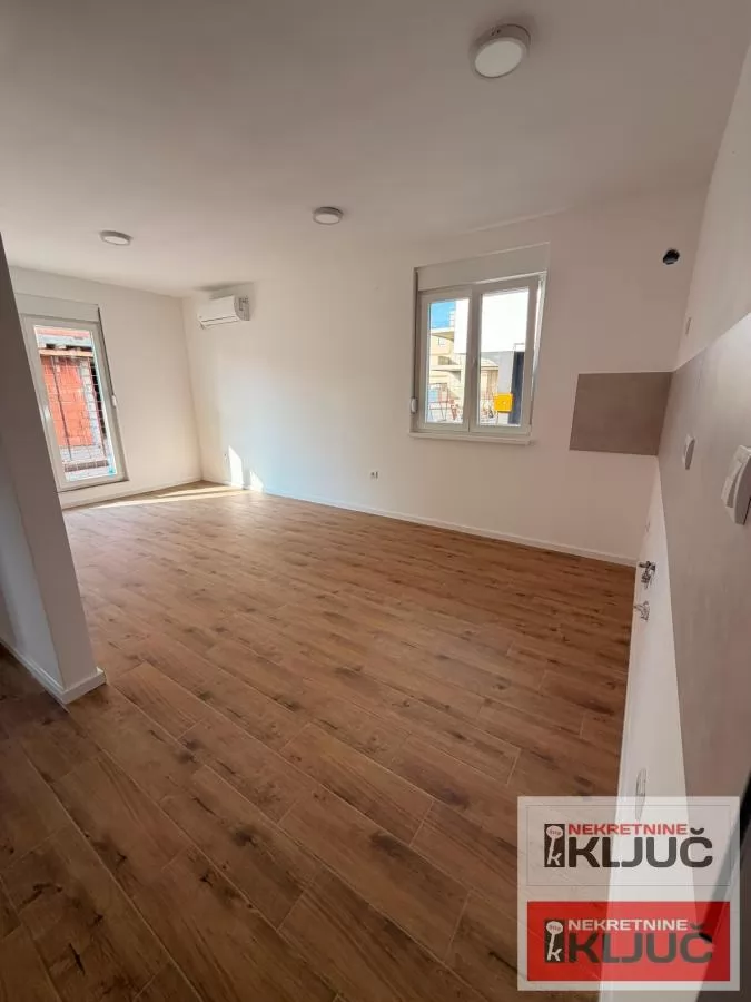 KOD NAJLON PIJACE, 37m2, Jednoiposoban, Parking 1