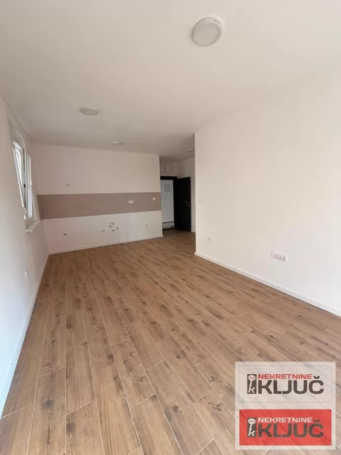 KOD NAJLON PIJACE, 37m2, Jednoiposoban, Parking 8