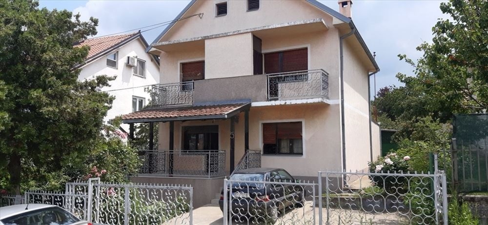 Prodaje se porodicna kuca u Sremcici 1