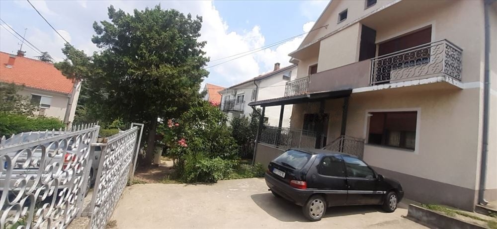 Prodaje se porodicna kuca u Sremcici 2