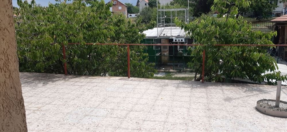 Prodaje se porodicna kuca u Sremcici 3
