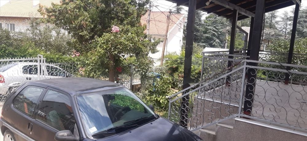 Prodaje se porodicna kuca u Sremcici 5
