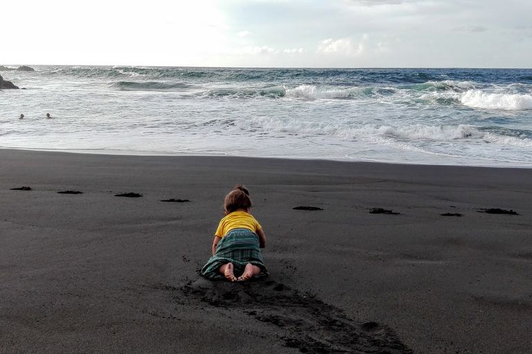 Băiețelul spre mare