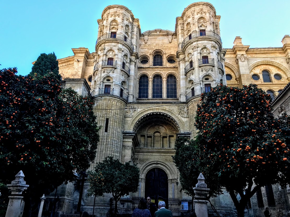 curtea-cu-portocalii-batuti-la-miezul-noptii