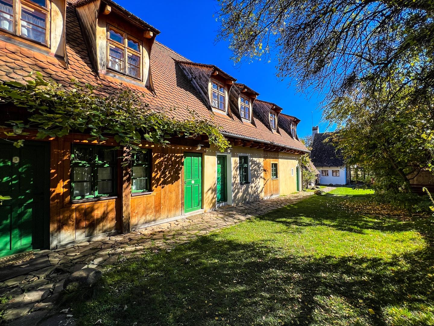 5FF6772B-0CE9-48AE-B923-1DBEC510AF7C