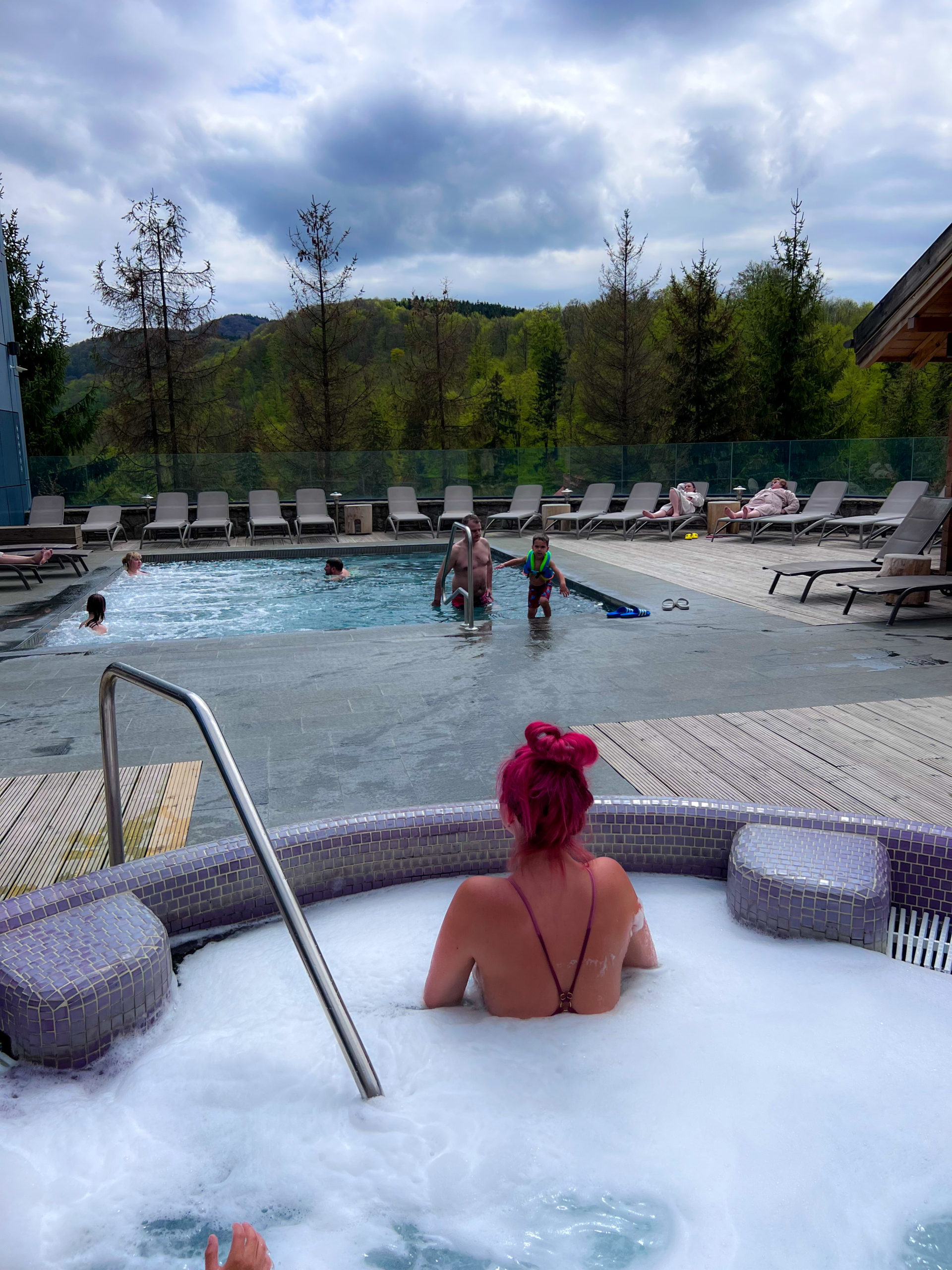 2ABB9D4B-CBDE-414D-AADD-E6007081D8A6