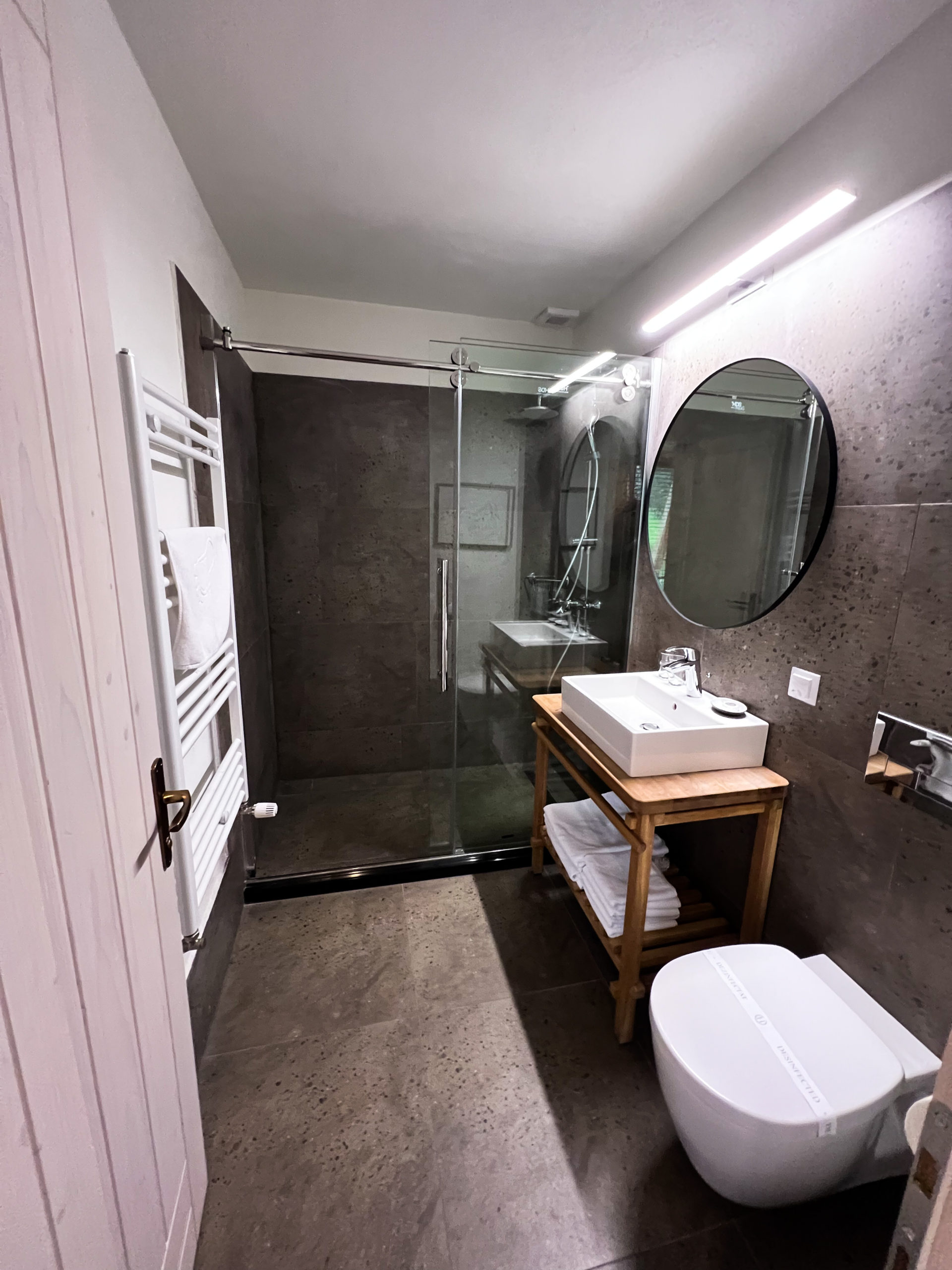 C726F0DF-30A5-464D-8109-58138E607070