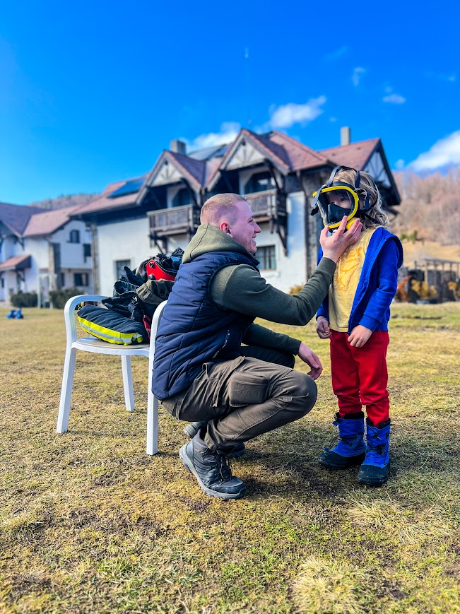 FEF66A52-4A2E-47A1-B185-0514CD150DB9