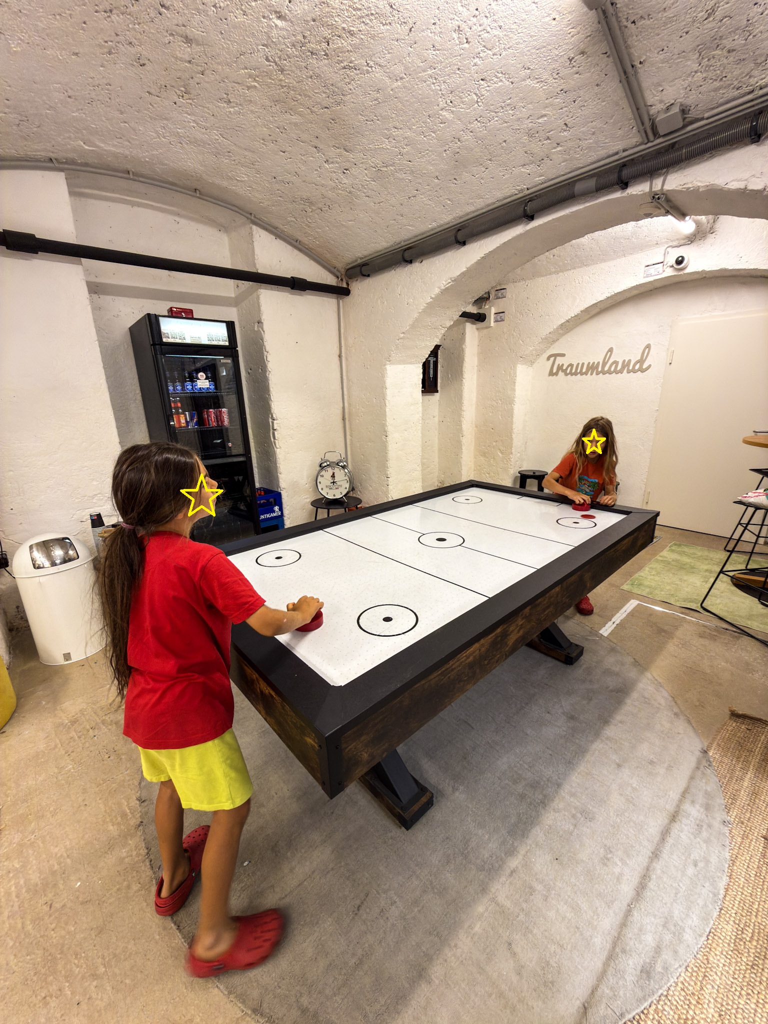air hockey