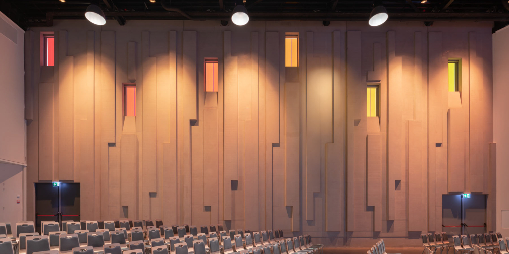 Mombarg Beton leverde prefab beton wanden voor Kerkgebouw de Poort in Oud-Beijerland Mombarg Beton leverde prefab beton wanden voor Kerkgebouw de Poort in Oud-Beijerland