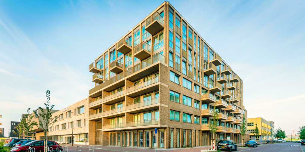 Mombarg Beton - Appartementencomplex Zeeburgereiland - prefab betonnen balkons, bloktreden, bordessen consoles, galerijen, kokers, kolommen, trappen en wanden