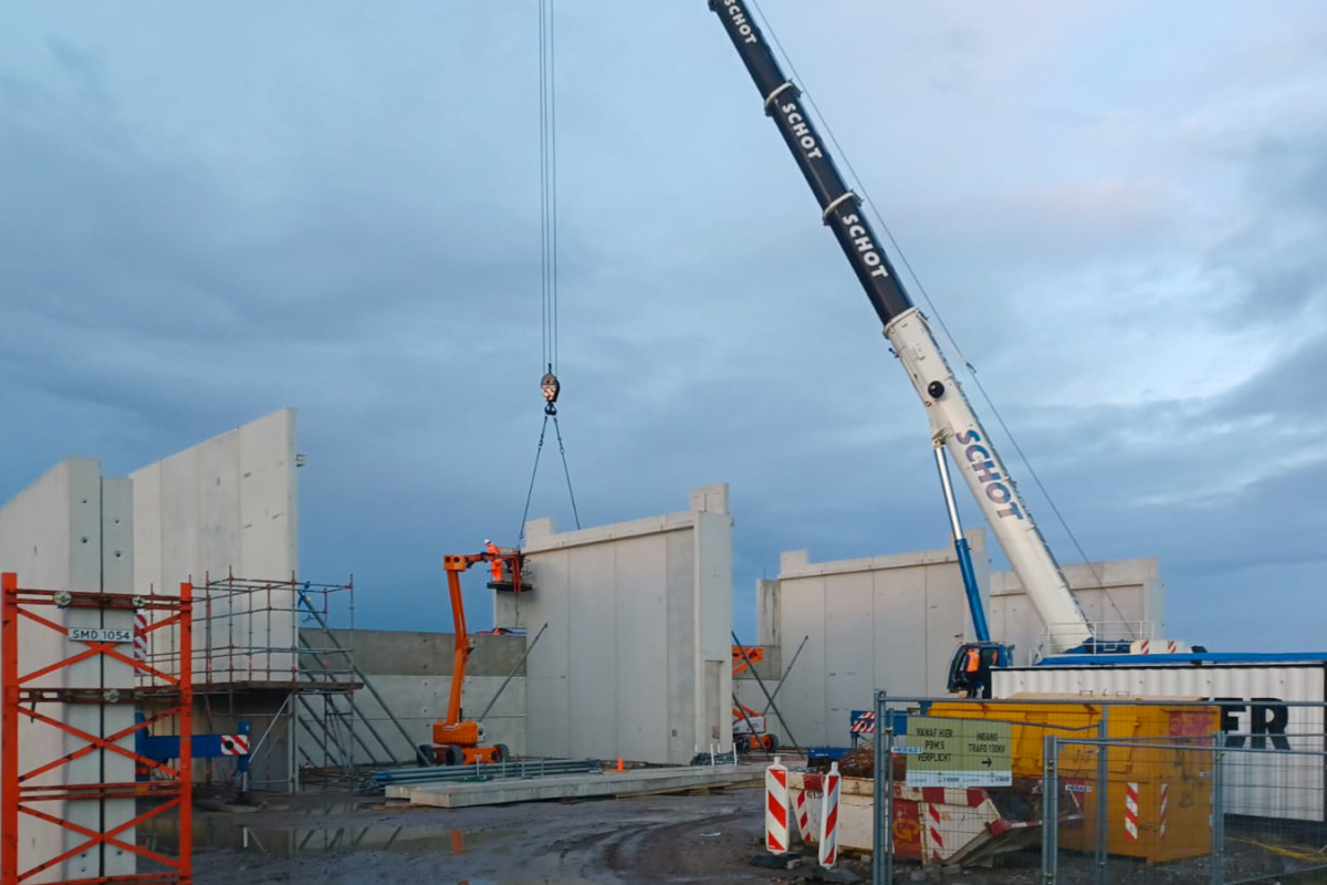 Mombarg Beton - Prefab betonnen scherfwanden voor Onderstation Amsterdam IJburg
