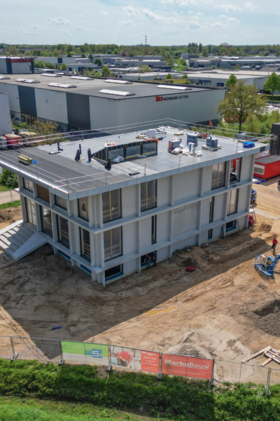 Mombarg Beton Nieuwbouw kantoor drone shot