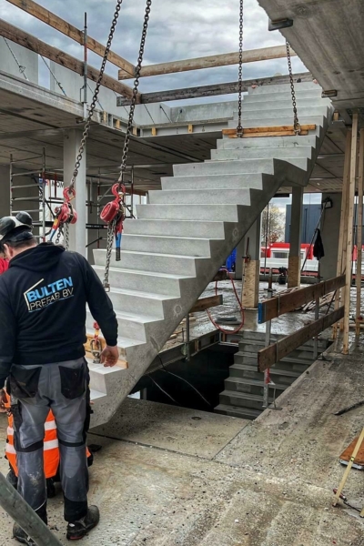 Mombarg Beton Nieuwe kantoor plaatseb trap 01