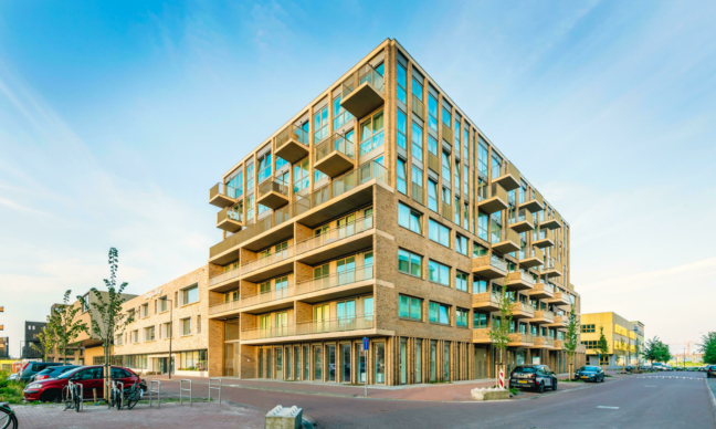 Mombarg Beton - Appartementencomplex Zeeburgereiland - prefab betonnen balkons, bloktreden, bordessen consoles, galerijen, kokers, kolommen, trappen en wanden Mombarg Beton - Appartementencomplex Zeeburgereiland - prefab betonnen balkons, bloktreden, bordessen consoles, galerijen, kokers, kolommen, trappen en wanden