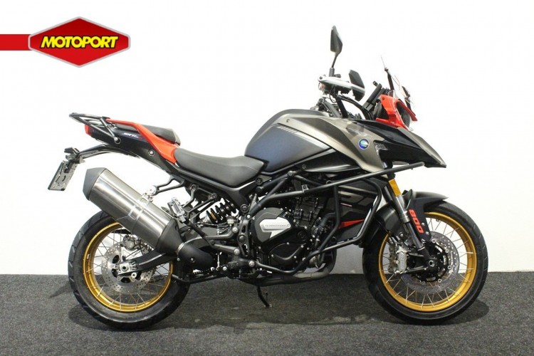 QJMOTOR SRT 800 SX