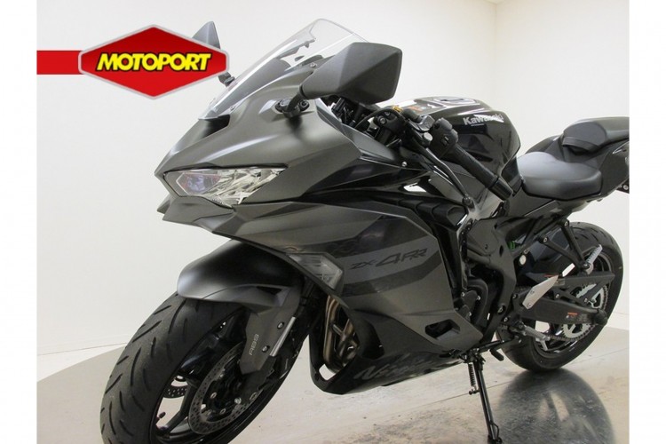 Kawasaki NINJA ZX-4RR | MotoPort