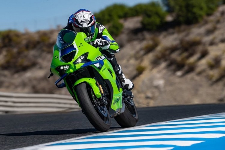 Kawasaki NINJA ZX 10-R | MotoPort
