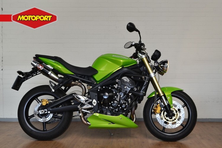 Triumph STREET TRIPLE