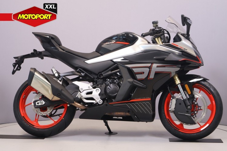 Foto van CFMOTO 450 SR
