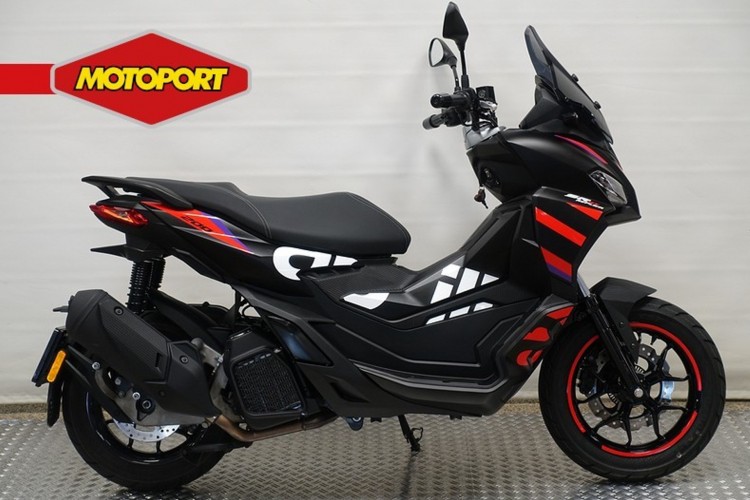 Foto van Aprilia SR GT200