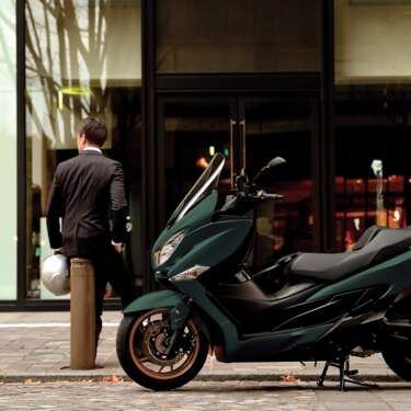 Nieuwe-kleuren-en-prijsstelling-voor-de-Suzuki-Burgman-400