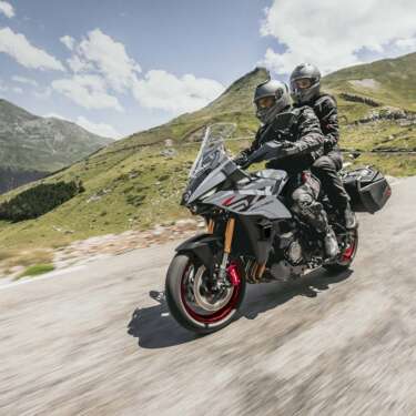 GSX-S1000GX_M6_Action_06