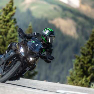 MY26_Ninja 1100SX_Action (1)