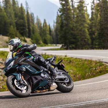 MY26_Ninja1100SX_SE_BU1_Action (1)