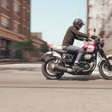 Yamaha SCR950 - Action 01